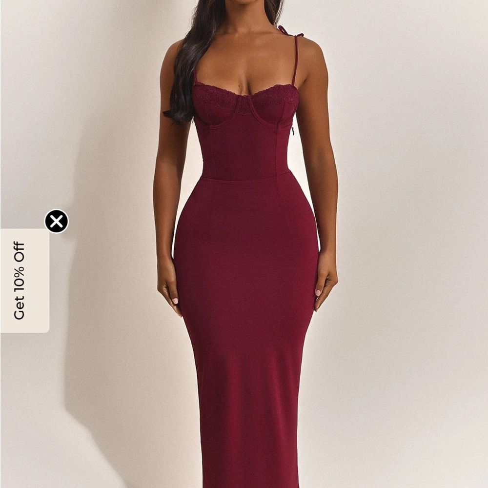 Elegant Burgundy Bodycon Maxi Dress with Spaghetti Straps